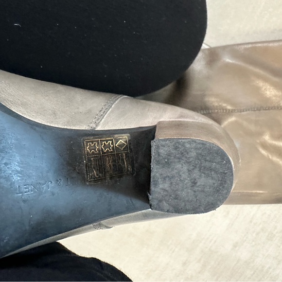 Janet & Janet gray leather boots - Picture 6 of 6